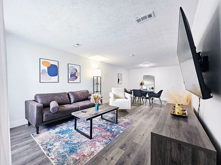 Pine Grove Apartments — Photo 11