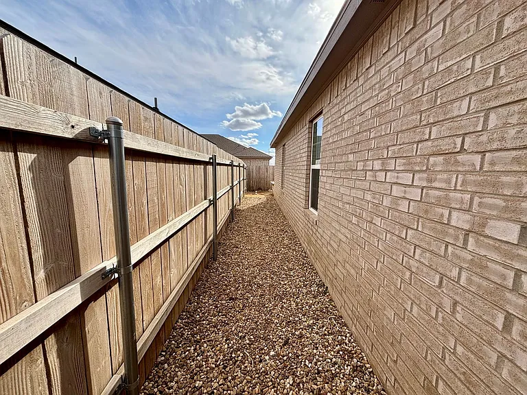 1009 Preston Trl — Photo 28