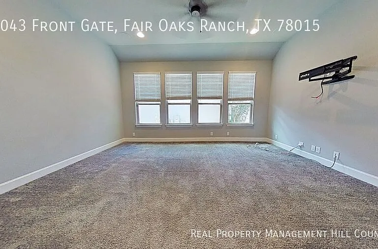 29043 Front Gate — Photo 10