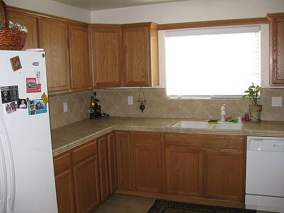 5th image of 655 Union Ave