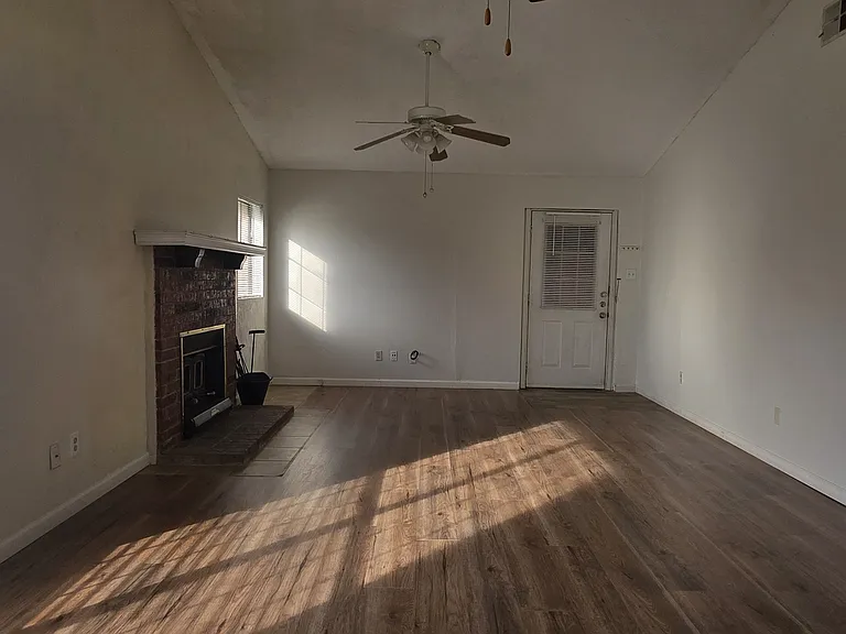 822 Colchester Dr — Photo 4