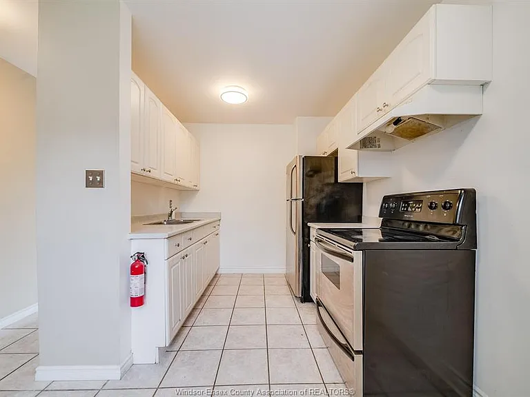 5486 Lassaline Ave — Photo 9