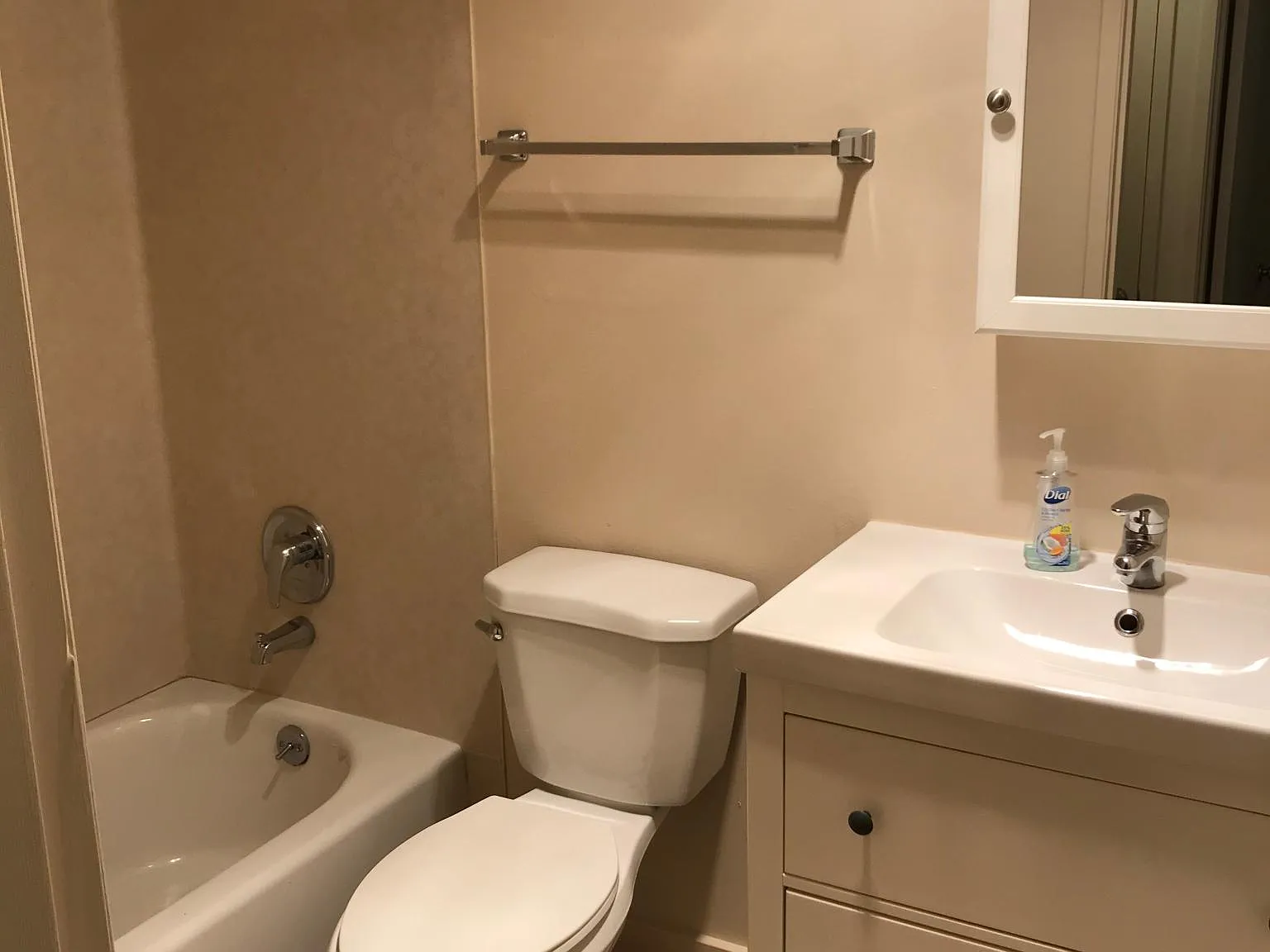 1 bed, 700 sqft, $1,900 — Photo 2