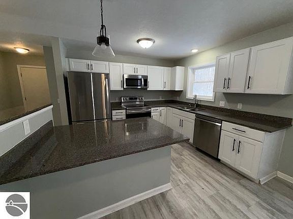 5th image of 4326 Antioch Dr
