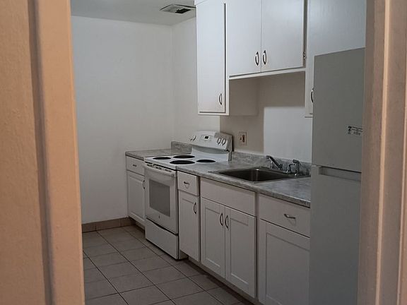 5th image of 209 Brown St APT 3