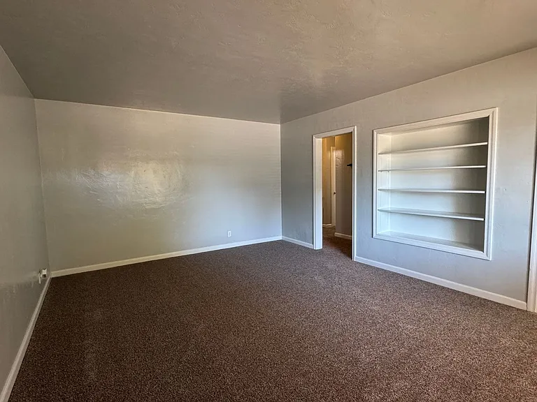 3205 N Commerce St — Photo 3