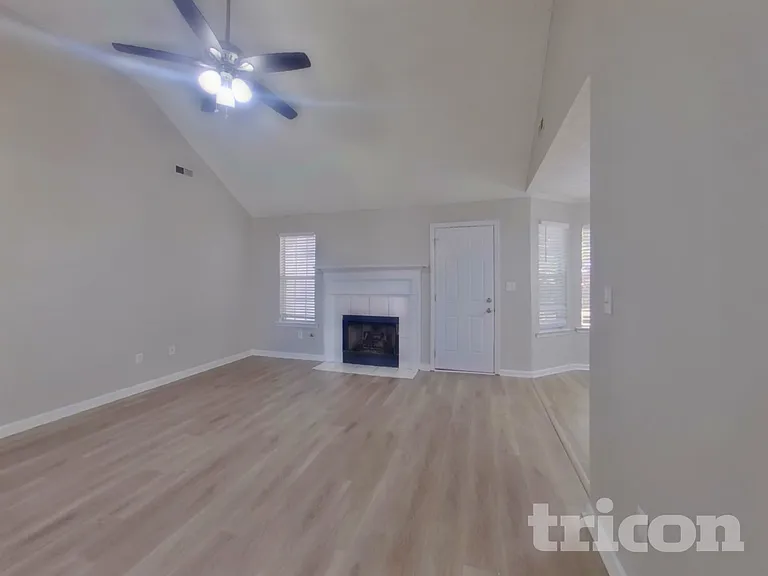 162 Willow Springs Ln — Photo 2