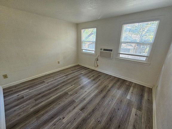4th image of 1930 Arcadian Ave #D