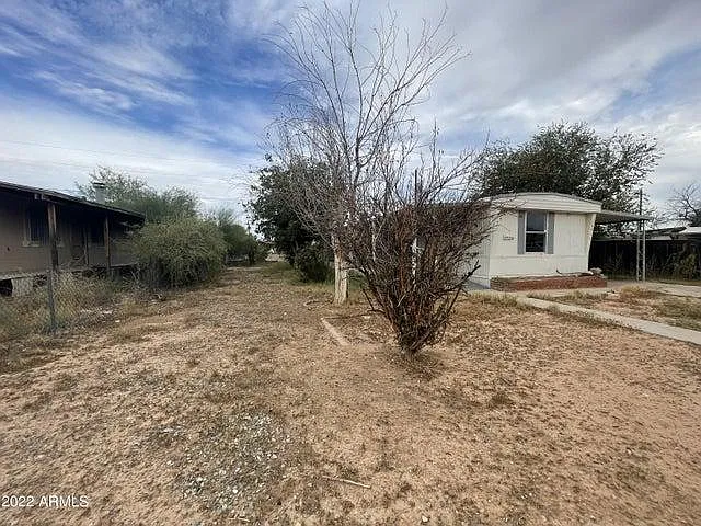 Building Photo - 2704 E Ocotillo Dr