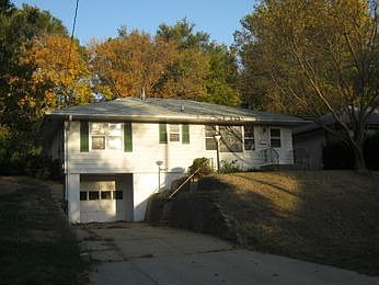 5th image of 3328 Jones St