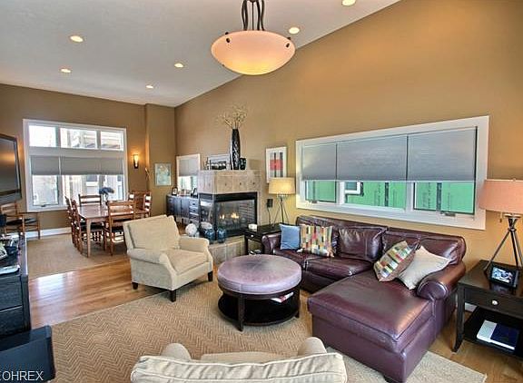 4th image of 2322 City View Dr