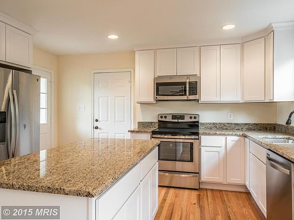 4th image of 354 Warren Ct
