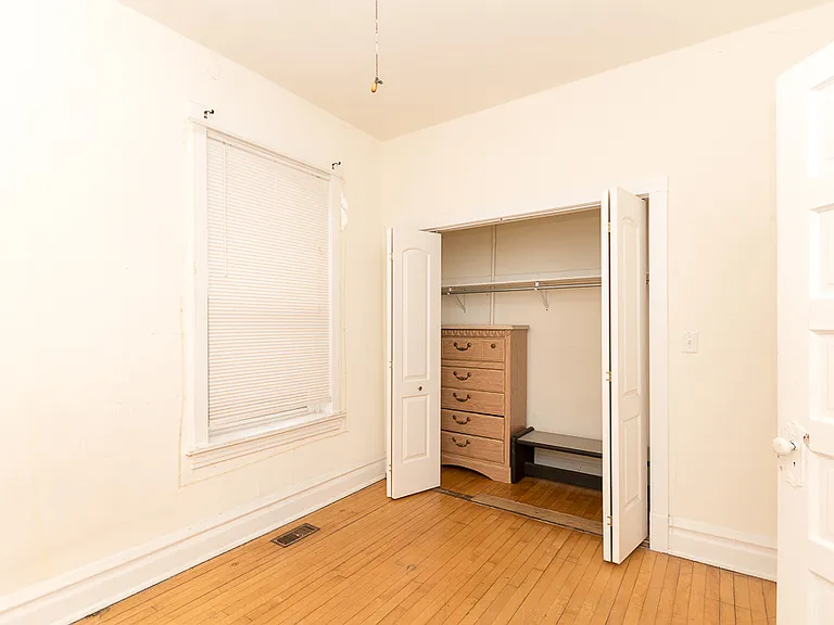 1958 W Waveland Ave #2 — Photo 5