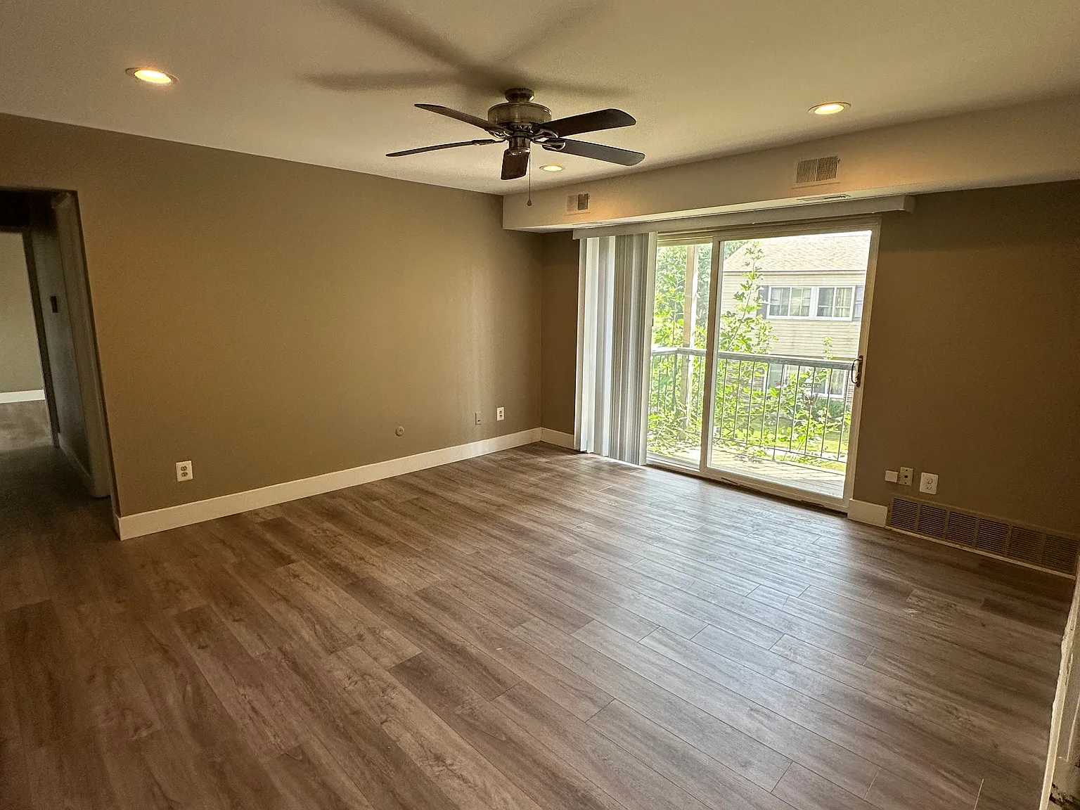 3 bed, $1,600 — Photo 1
