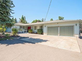 543 Pierce Rd, Medford, OR 97504