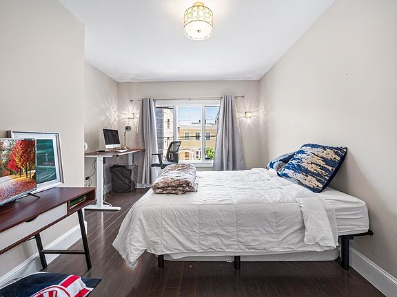 3rd image of 31 Bleecker St #1