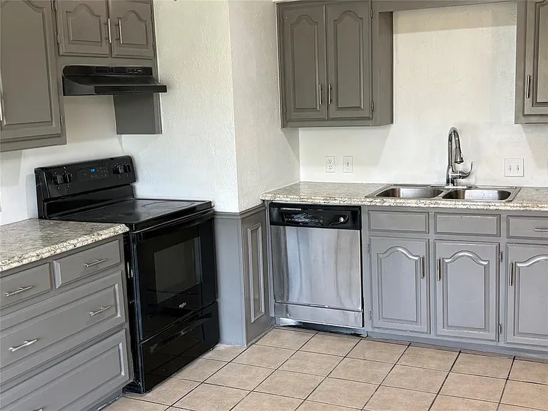 3902 San Mateo Dr — Photo 3