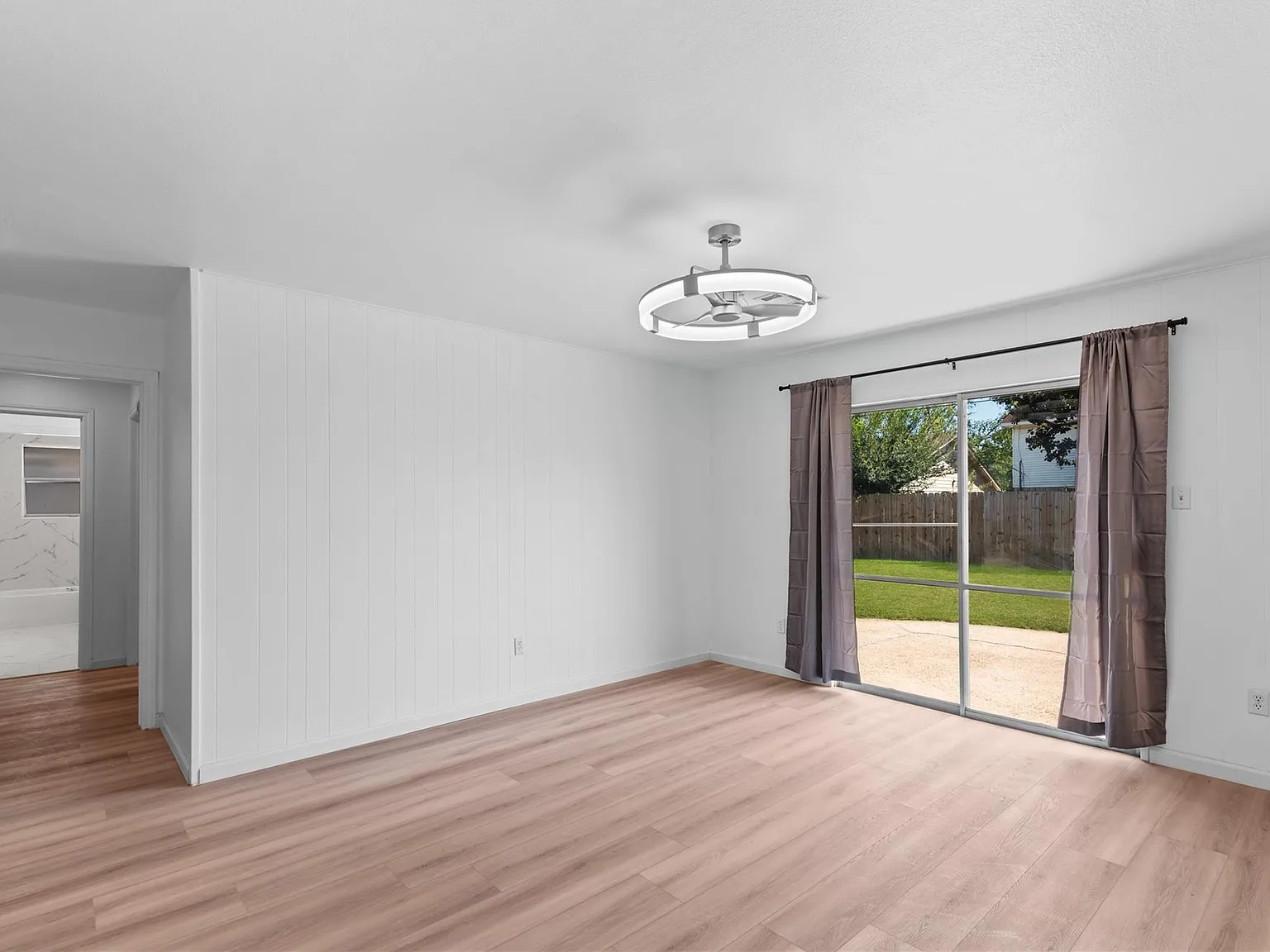 3 bed, 2.0 bath, 1277 sqft, $2,200 — Photo 4
