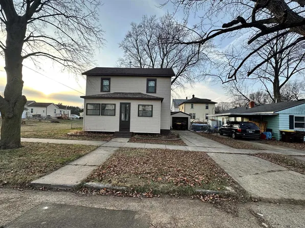 808 S Blackhawk Ave, Freeport, IL 61032