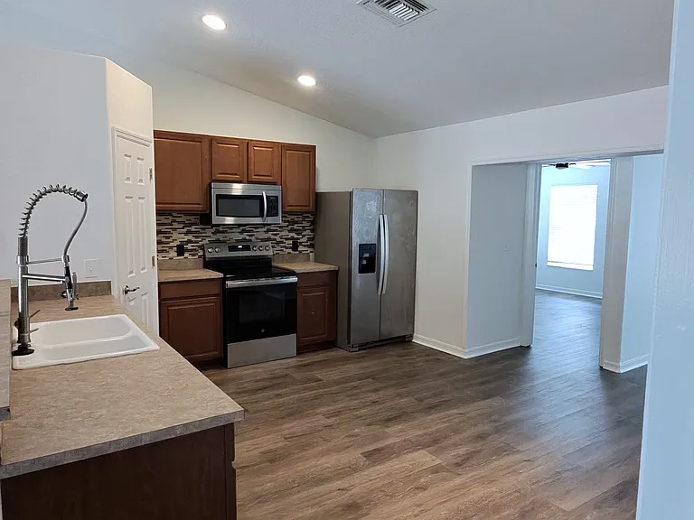 17556 Brentwood Ct — Photo 11