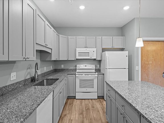 5th image of 32 Cottonwood Dr #205