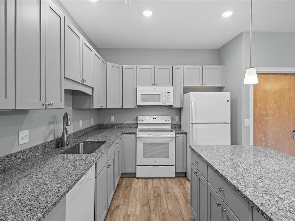 1st image of 32 Cottonwood Dr #303