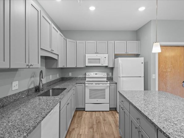 32 Cottonwood Dr #303