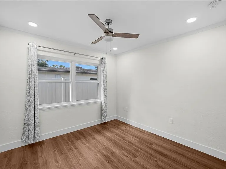 402 Erie Ave — Photo 45