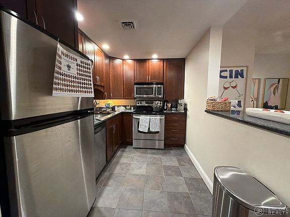3rd image of 79 Gainsborough St Unit 108