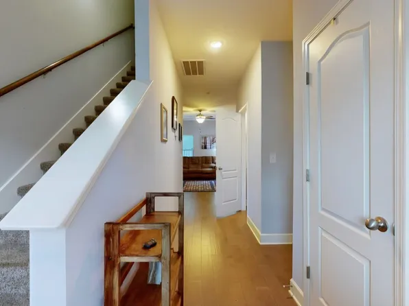 1055 Chatsworth Dr, Old Hickory, TN 37138