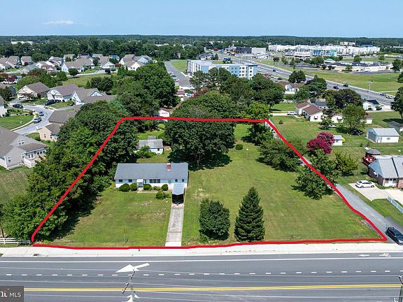 3rd image of 19234 Plantation Rd