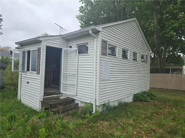 80 Smythe St, Middletown, RI 02842