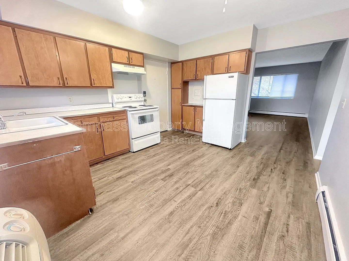 2 bed, 1.0 bath, 776 sqft, $895 — Photo 2