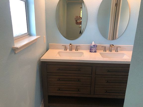 2nd image of 2204 Clover Ln