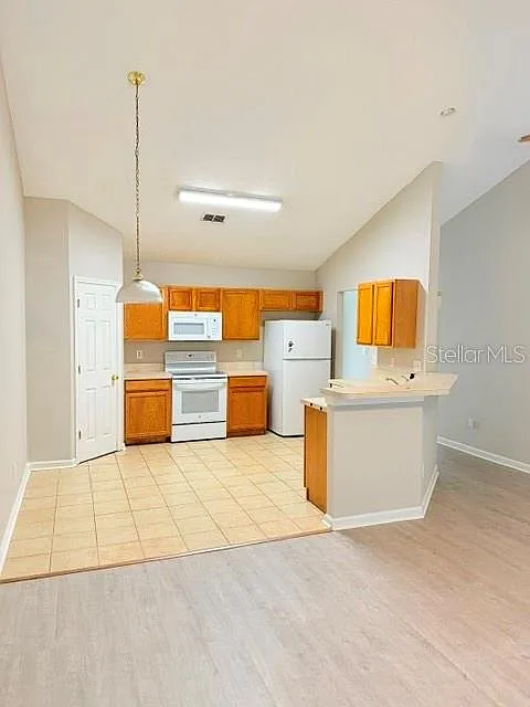 3 bed, 1.0 bath, 1262 sqft, $1,400 — Photo 3