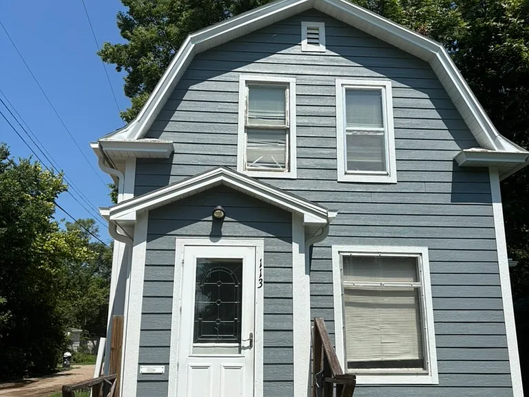 113 10th Ave SE — Photo 1