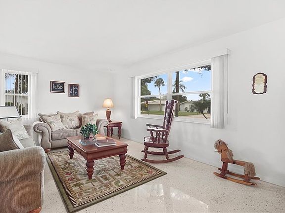 2nd image of 1889 Paradise Ln