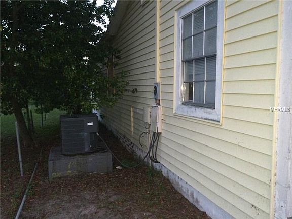 3rd image of 2101 E Poinsettia Ave