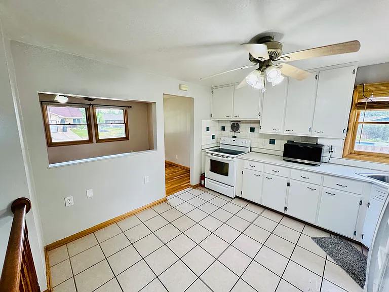3929 Lakeview Dr — Photo 5