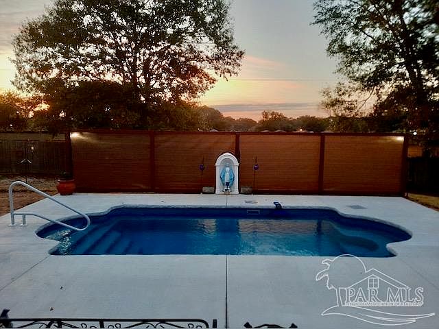 1st image of 5933 Roble Loma Dr