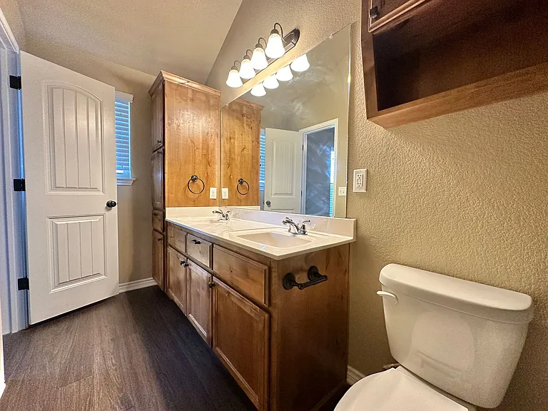 302 Sladecek Dr — Photo 24