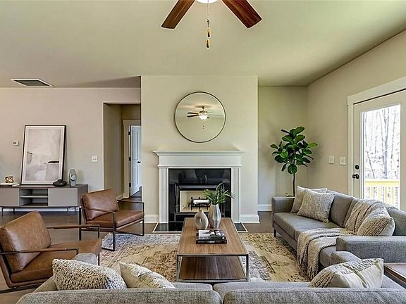 3rd image of 321 Principal Meridian Dr