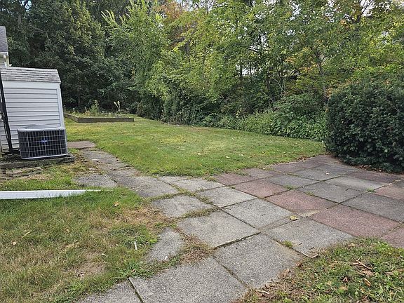 2nd image of 11 Tuttle Ln