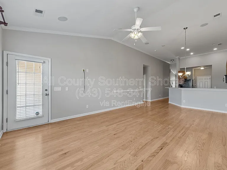 264 Viareggio Rd — Photo 16