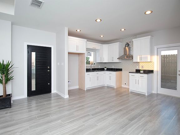 3rd image of 5111 Galicia Ln