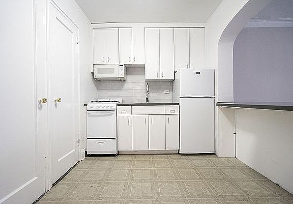 4th image of 322 E 55th St #3BB