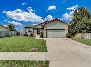 422 E Hickory St, Mulvane, KS 67110