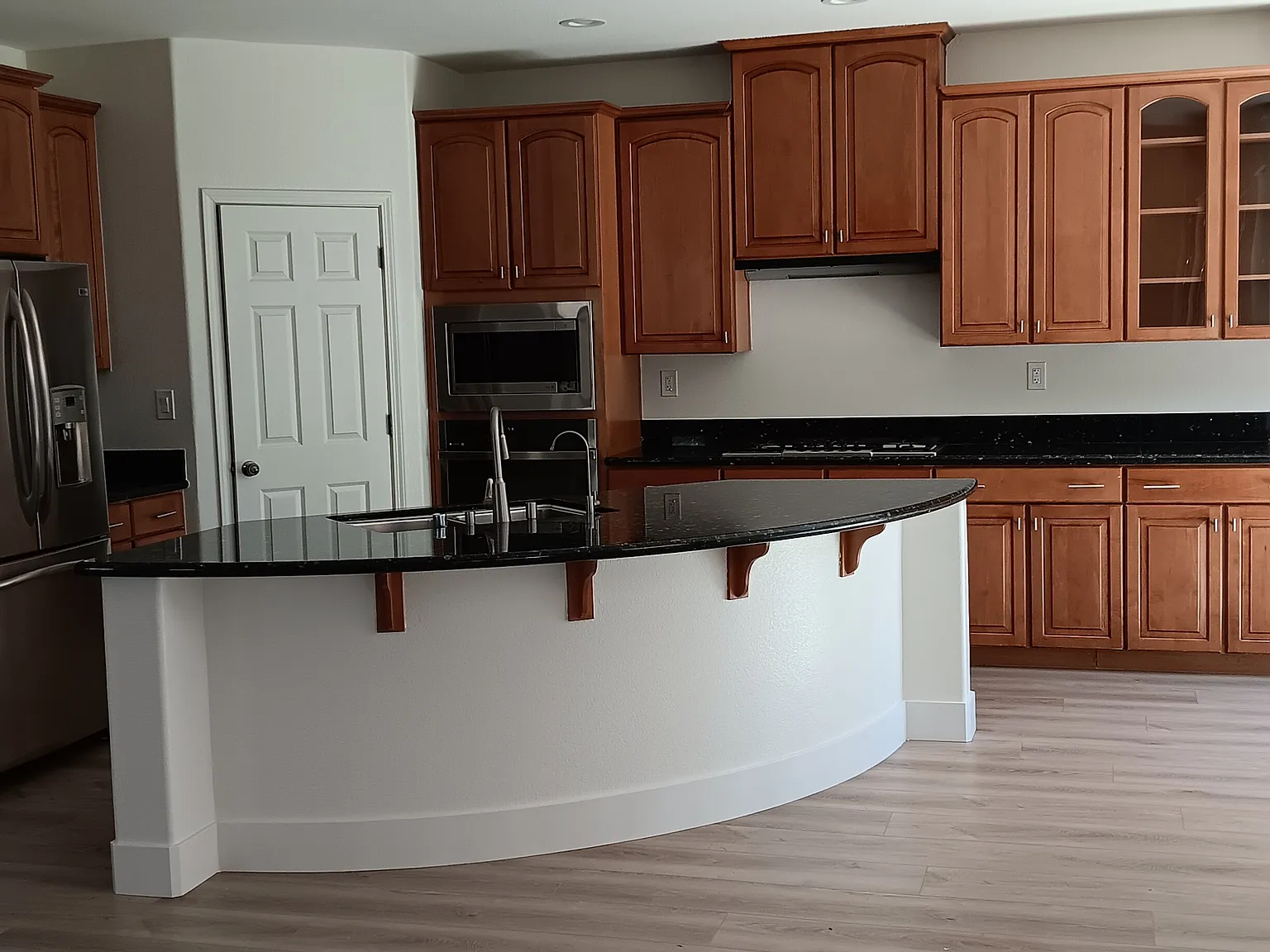 3 bed, 2.5 bath, 2457 sqft, $3,300 — Photo 2