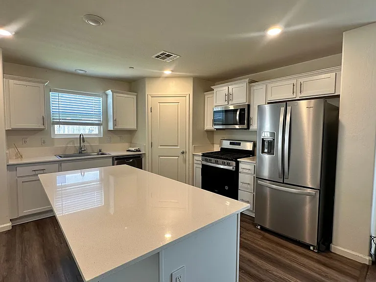 1892 Capistrano Ave — Photo 11