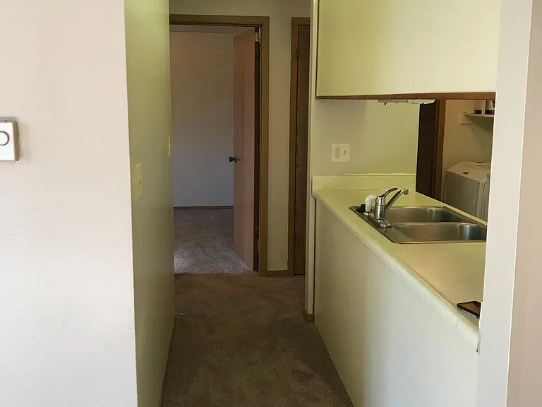 810 Benton Dr — Photo 5